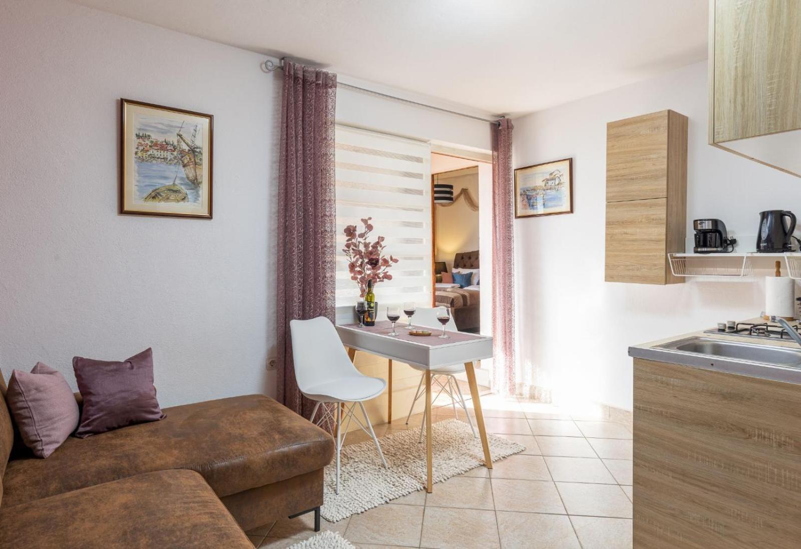 Bougainvillea--Apartment By The Sea Ston Exteriör bild